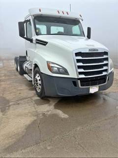 2018 Freightliner Cascadia Day Cab Truck