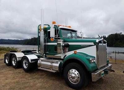 2018 Kenworth 900B Day Cab Truck