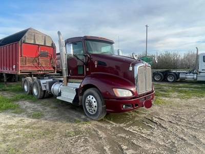 2012 Kenworth T600B Day Cab Truck