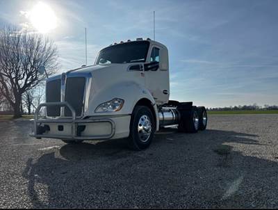 2015 Kenworth T680 Day Cab Truck