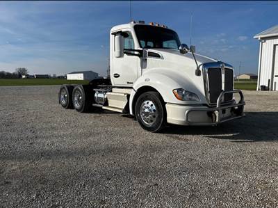 2015 Kenworth T680 Day Cab Truck
