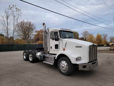 2008 Kenworth T800 Day Cab Truck