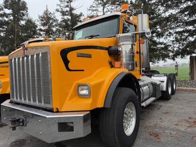 2013 Kenworth T800 Day Cab Truck