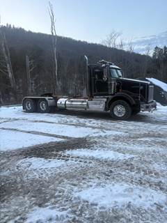 2012 Kenworth T800W Day Cab Truck
