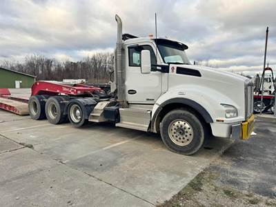2015 Kenworth T880 Day Cab Truck