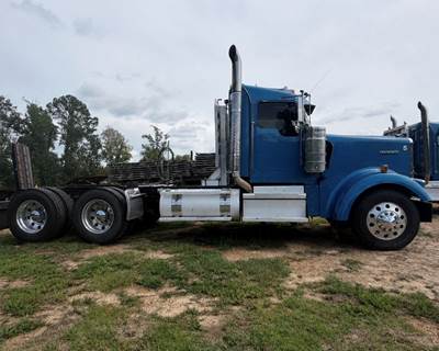 2018 Kenworth W900 Day Cab Truck