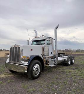 2011 Peterbilt 389 Day Cab Truck