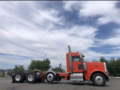2020 Peterbilt 389 Day Cab Truck