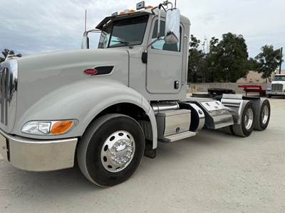 2013 Peterbilt 567 Day Cab Truck