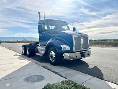 2016 Kenworth T880 Day Cab Truck