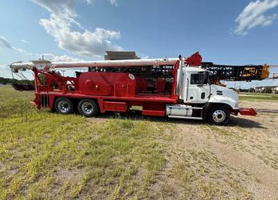2001 Mack CX-613 Pole Service Rig