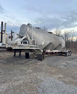 Heil 1040 Cu Ft Pneumatic Tank Trailer