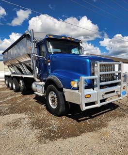 2011 International Paystar 5900 Dry Tender