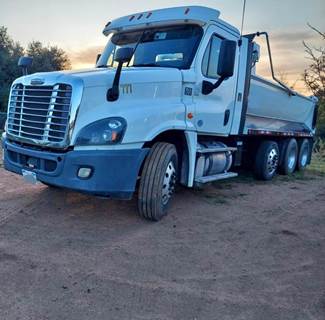 2017 Freightliner Cascadia Dump Truck
