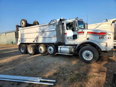 2001 Kenworth T800 Dump Truck LOW MILES