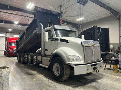 2017 Kenworth T880 Dump Truck