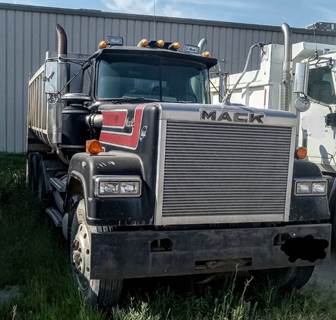 1988 Mack R700 Dump Truck