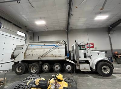 2009 Peterbilt 365 Dump Truck