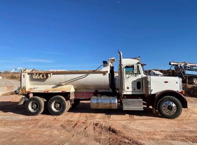 2002 Peterbilt 379 Dump Truck