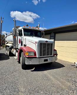 2004 Peterbilt 385 Tandem-Axle Dump Truck