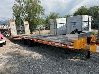 2002 LeeBoy 1226T 26' Asphalt Paver Trailer