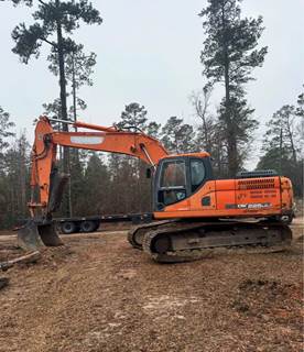 2015 Doosan DX225LC Excavator - Bucket & Thumb