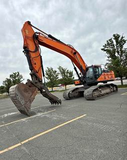 Doosan DX490 LC-5 Excavator - Bucket and thumb