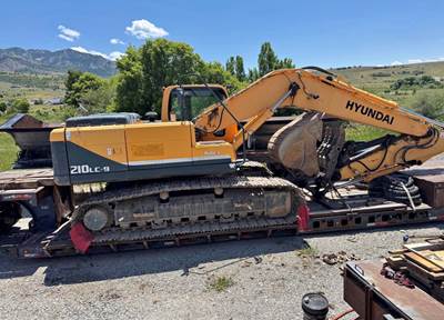2014 Hyundai Robex 210LC-9 Excavator - Bucket & Thumb