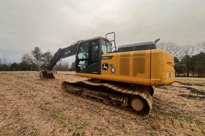 2022 John Deere 210G LC Excavator - Bucket & Thumb