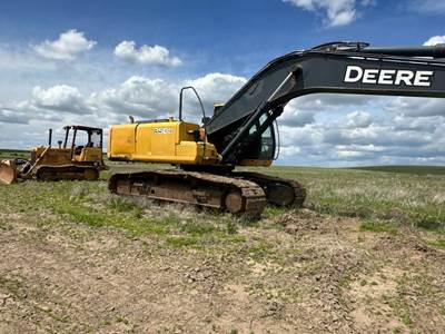 John Deere 350D Excavator