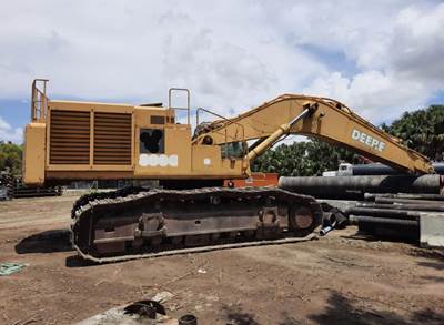 John Deere 800C Excavator