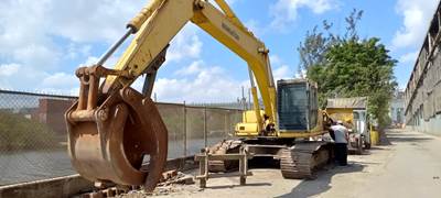 2000 Komatsu PC200LC Excavator