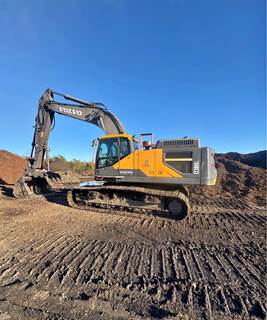 2022 Volvo EC380 Excavator - Bucket & Thumb