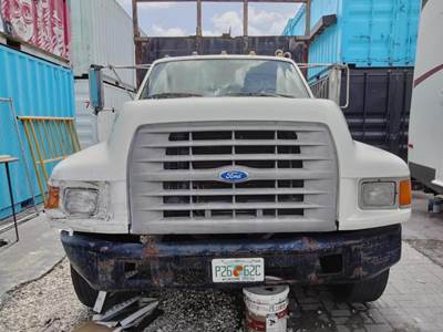 Ford F-800 Flatbed Truck - Manual