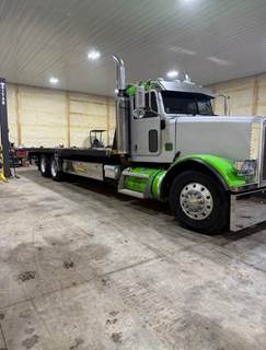 2007 Peterbilt 357 Flatbed Truck