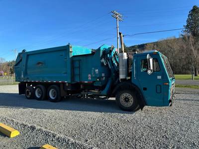 2009 Mack Garbage Truck