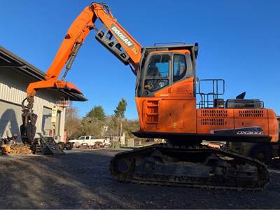 2017 Doosan DX300 Tracked Log Loader