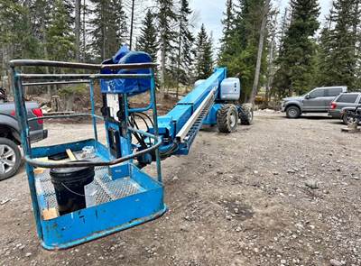 2001 Genie S-120 Man Lift