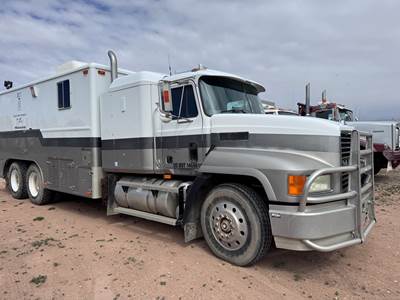 1999 Mack Wireline Truck