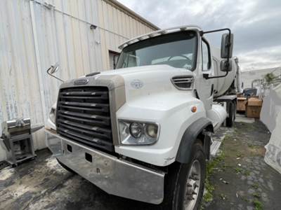 2014 Freightliner 114SD Mixer / Ready Mix / Concrete Truck