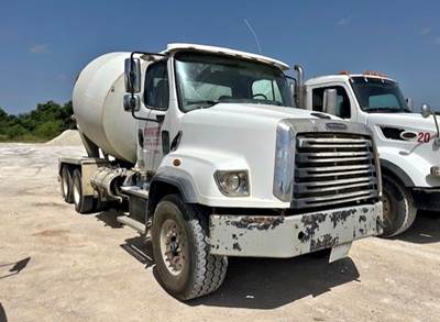 2014 Freightliner 114SD Mixer Concrete Truck