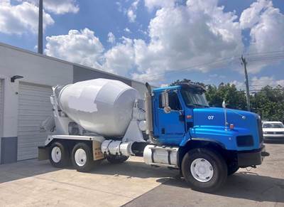 International 5600i Mixer Concrete Truck