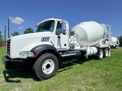2011 Mack Granite GU813 Mixer / Ready Mix / Concrete Truck