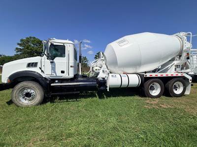 2011 Mack Granite GU813 Mixer / Ready Mix / Concrete Truck