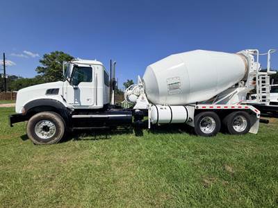 2011 Mack Granite GU813 Mixer / Ready Mix / Concrete Truck