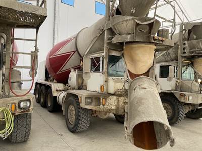 2015 Phoenix Mixer / Ready Mix / Concrete Truck