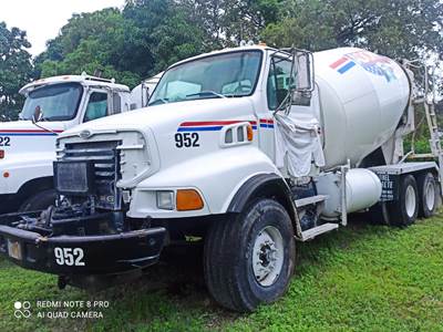 2005 Sterling LT8500 Mixer / Ready Mix / Concrete Truck