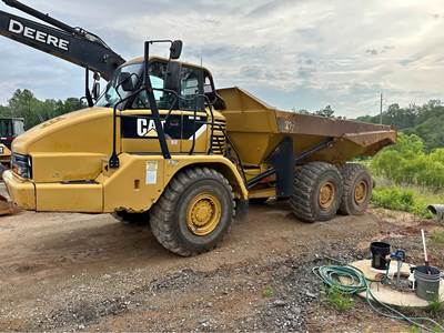 2014 Caterpillar 725D Off-Highway Truck