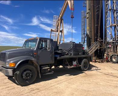 2001 International 4900 Oil Field Truck