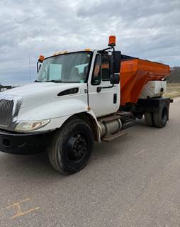 2006 International 4300 Spreader Truck